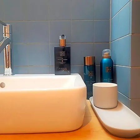 23 Sous Bed & Breakfast 4*