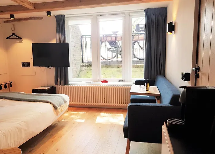 23 Sous Bed and Breakfast